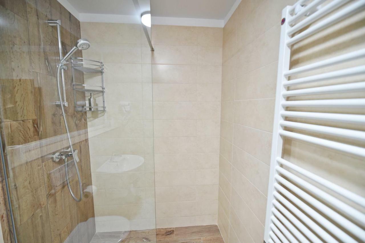 Pensiunea Castania - Pensiune Cu Piscina La Munte Polovragi Extérieur photo